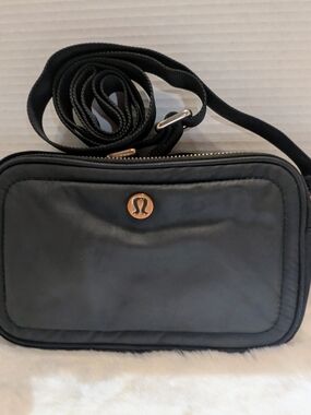 Lululemon Crossbody Camera Bag 2L - Black